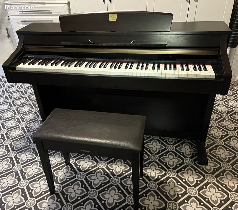 美品】YAMAHA 電子ピアノ CLP-330【無料配送可能】（極美品】YAMAHA 
