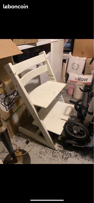 Chaise haute Stokke blanche – état satisfaisant (image 1)