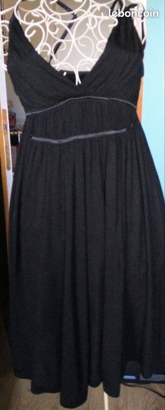 Robe noir à bretelles (image 3)