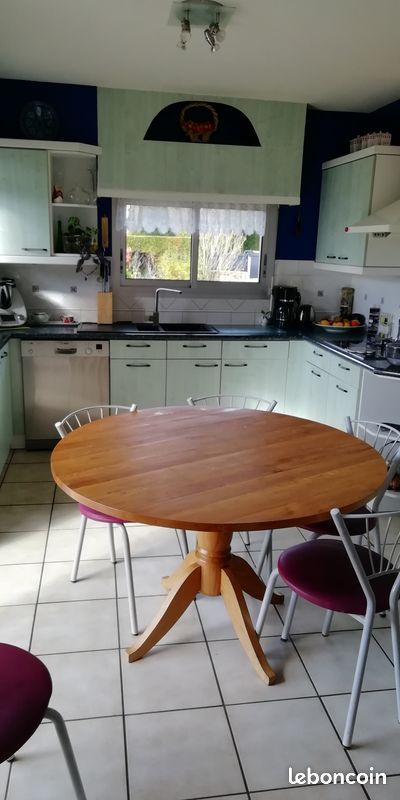 A vendre table ronde en chêne massif (image 1)