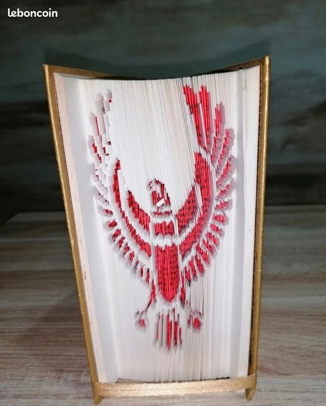 Livre découpé aigle (image 1)