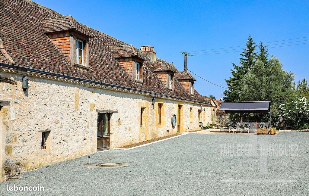 Maison 9 pièces 252 m² · à Bergerac · 252 m² · 459 000 €