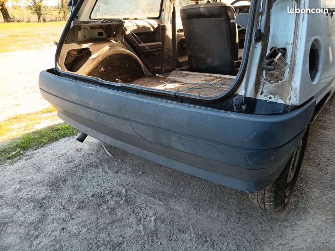 Pare-choc arrière Renault super 5 (image 1)