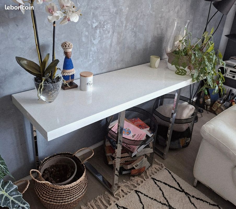 Table console (image 1)