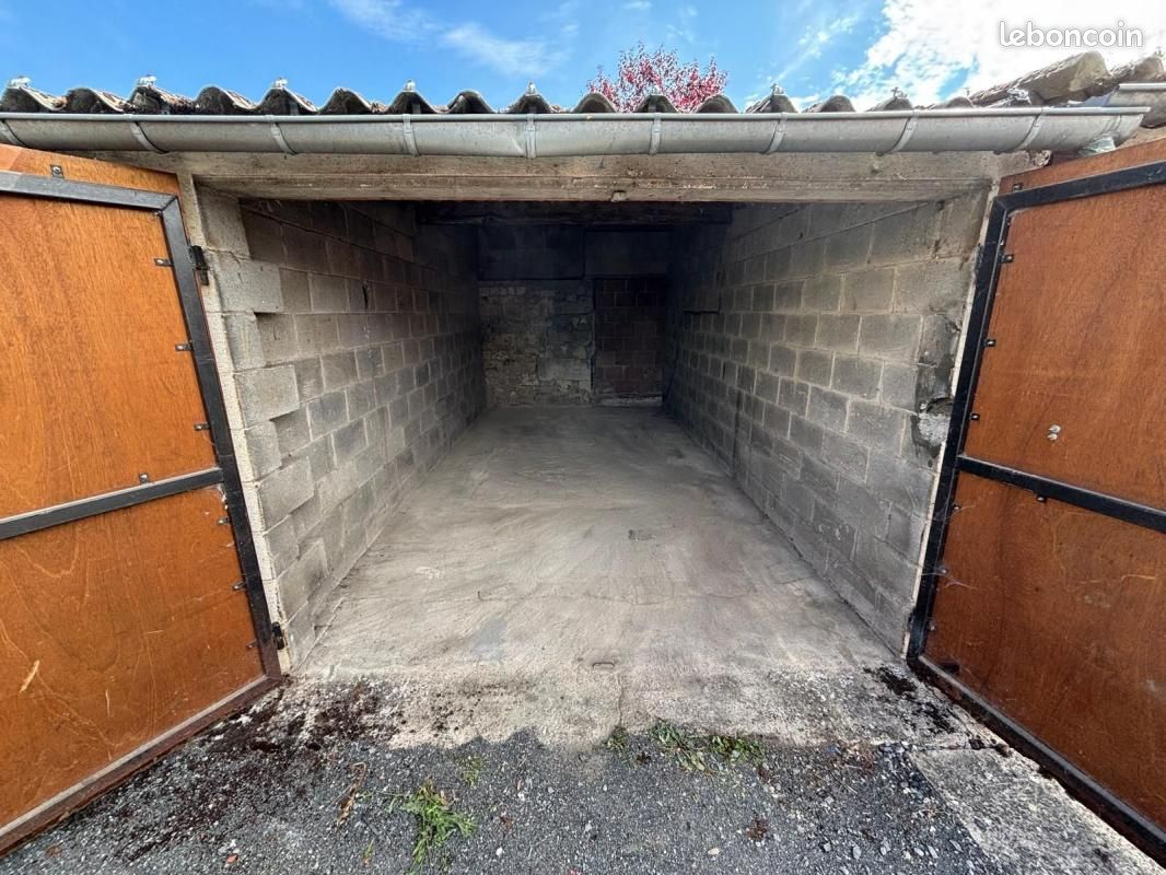 Garage/box Compiegne · à Compiègne · 110 €/mois