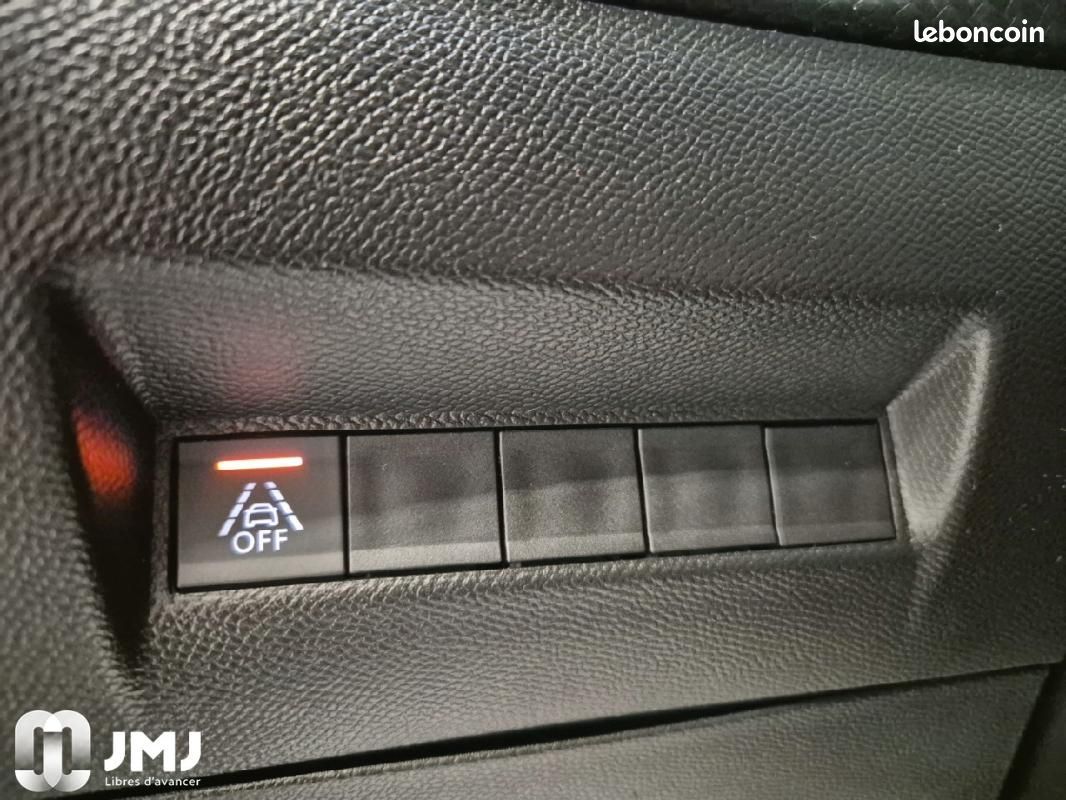 Peugeot 2008 PureTech 130 S&S EAT8 GT (image 18)