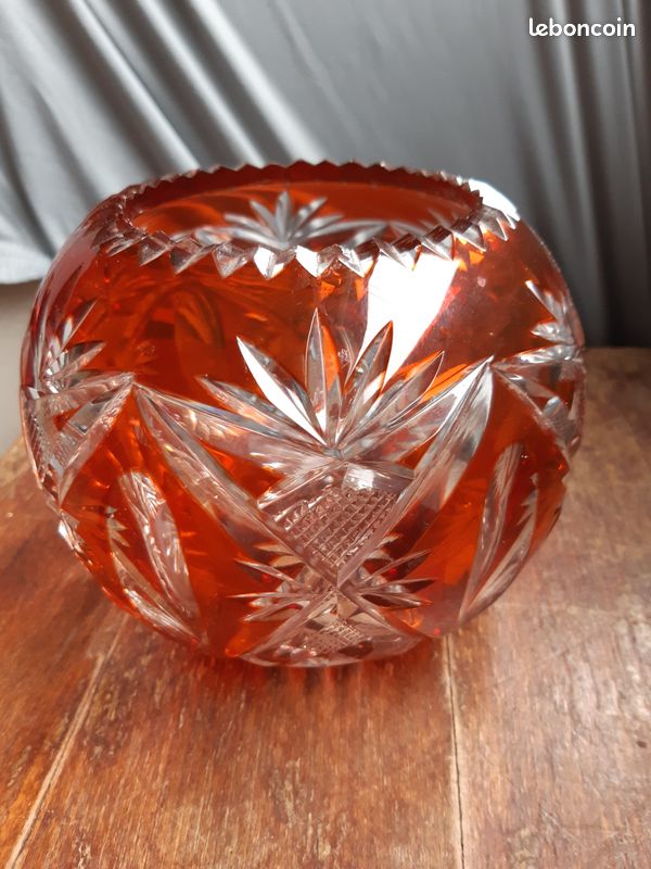 Grand vase cristal de Bohême rouge grenat fin 19ème siècle