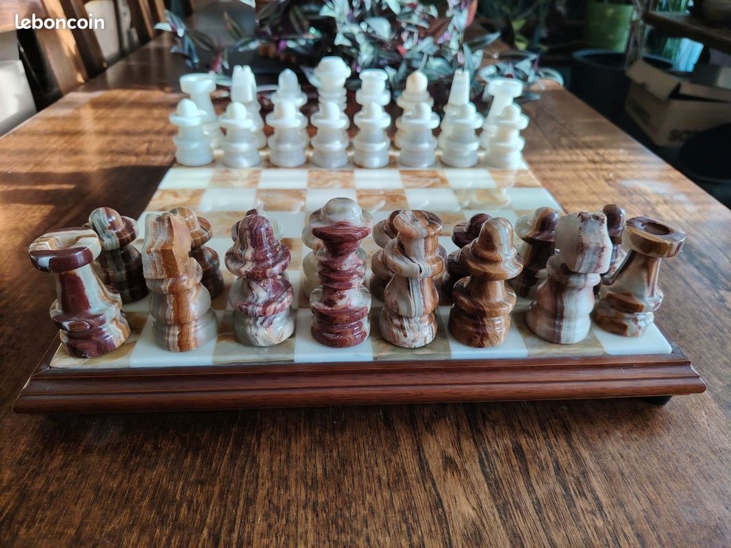 Échiquier 31x31 Avec Pièces En Pierre (marbre ?) – Jeu De Société Ancien