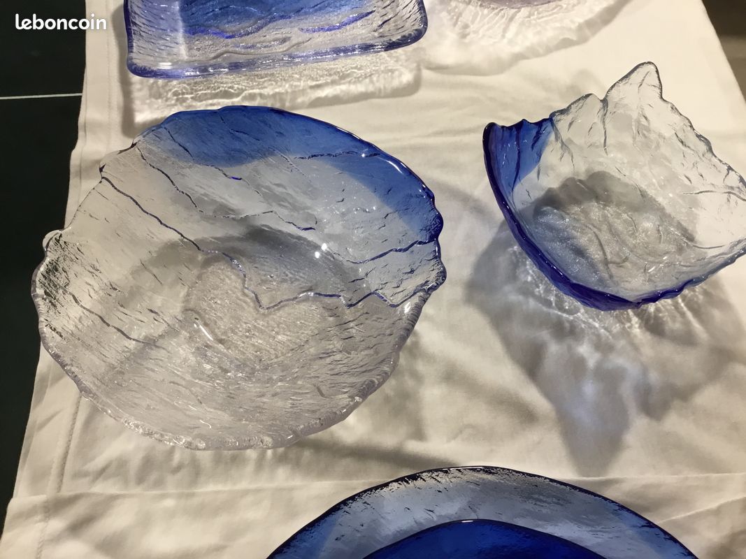Vaisselle design 34 pièces transparente et bleue (image 2)