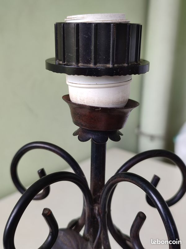 Lampe en fer forgé (image 1)