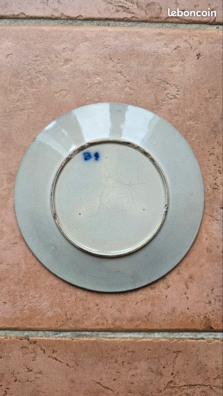 Assiette ancienne du 18 ème siecle
Diamètre 20, 5 cm (image 2)