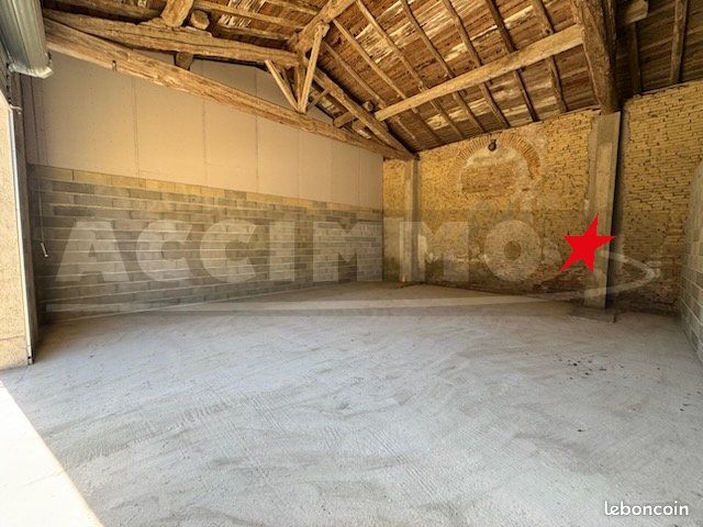 Parking 1 pièce 50 m² · à Drémil-Lafage · 50 m² · 350 €