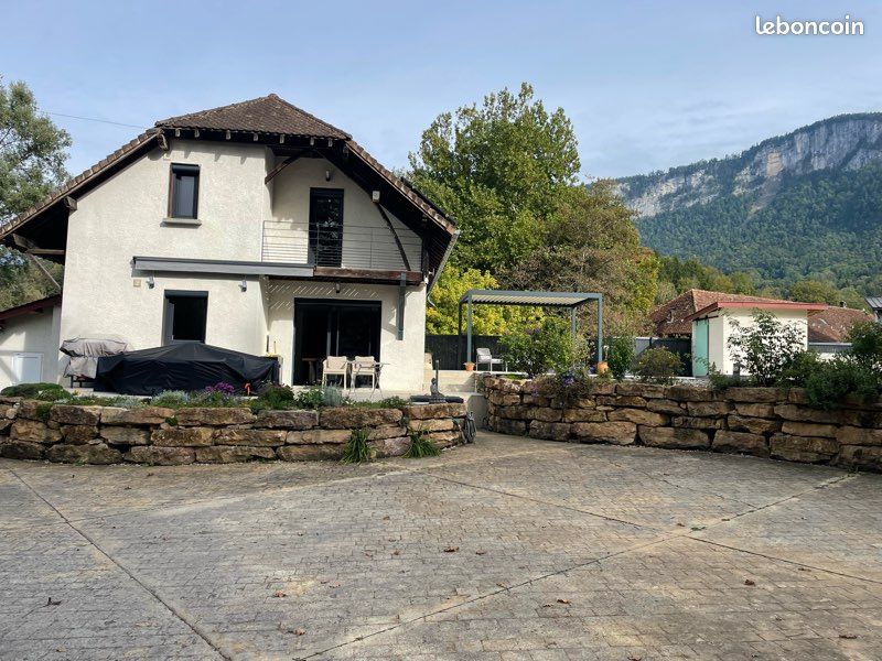 Maison 5 pièces 142 m² · à Entre-Deux-Guiers · 142 m² · 469 000 €