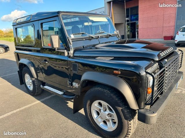 Land rover defender (image 1)