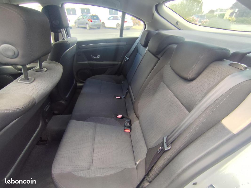 RENAULT LAGUNA 1.5 dCi - 110 III BERLINE Authentique PHASE 1 (image 14)