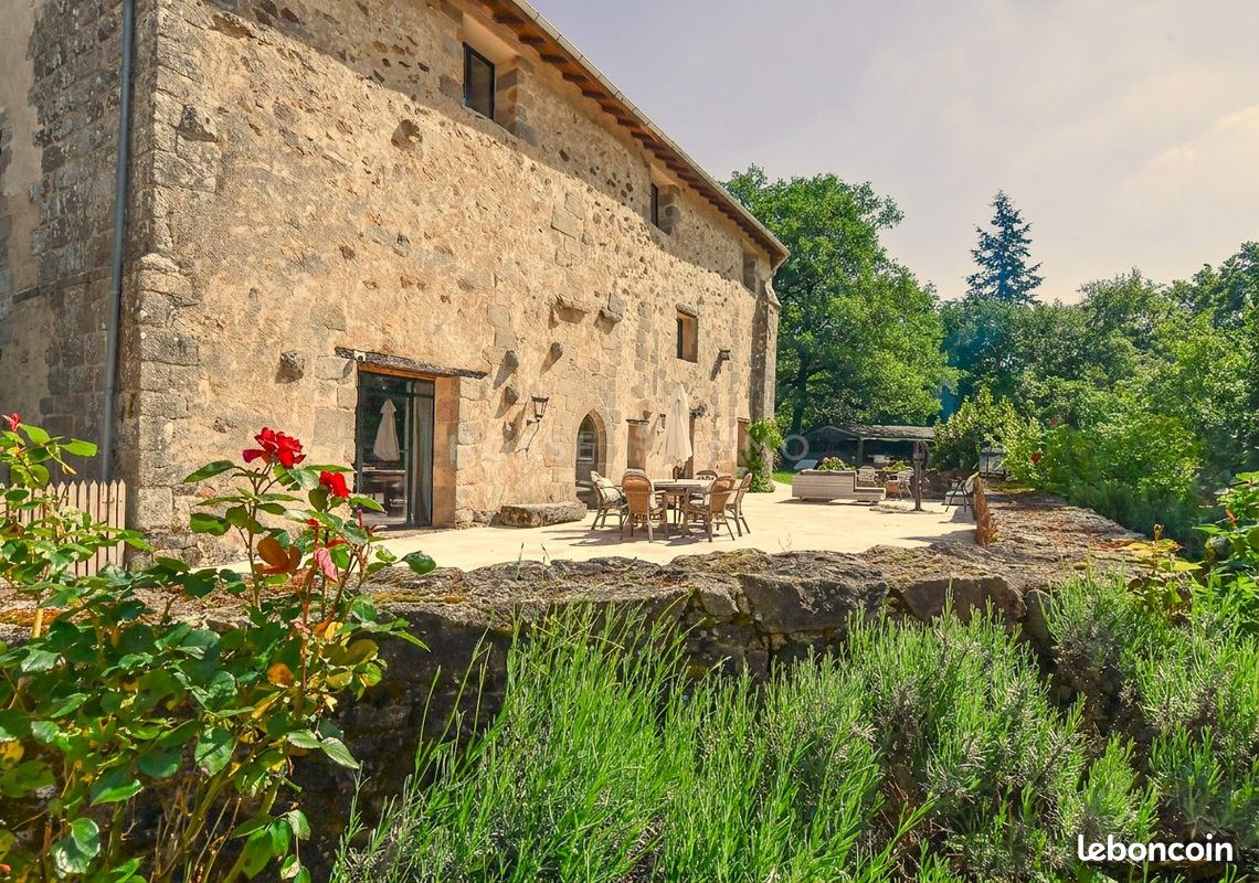 Maison 6 pièces 270 m² · à La Souterraine · 270 m² · 638 000 €