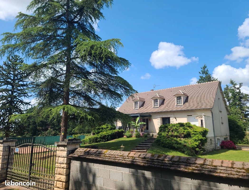 Maison 7 pièces 200 m² · à Saint-Pierre-les-Étieux · 200 m² · 245 000 €