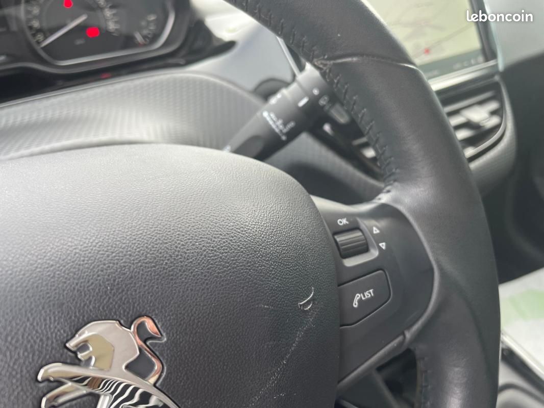 Peugeot 2008 PURE TECH 110CH SIGNATURE (image 10)