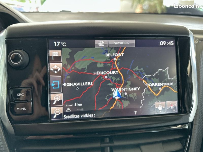 Peugeot 2008 1.2 PureTech 82ch Allure (image 17)