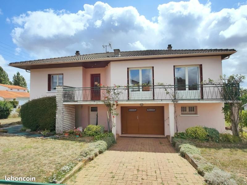 Maison 6 pièces 125 m² - Melle 79500 (image principale 0)