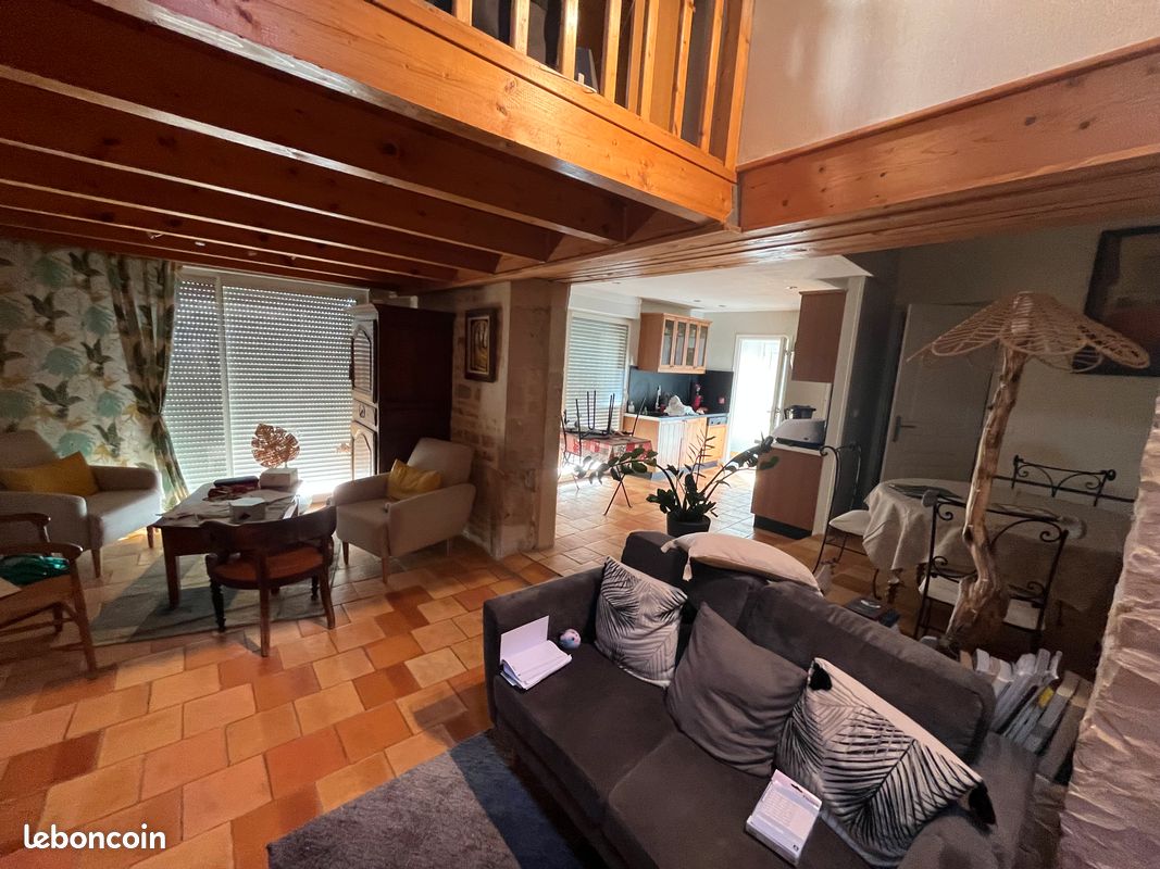 Maison 9 pièces 200 m² · à Aigre · 200 m² · 219 000 €