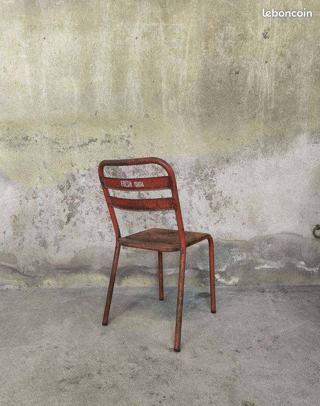 Chaise bistrot vintage en métal (image 5)