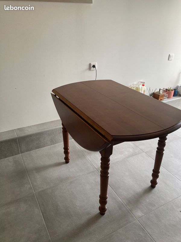 Table en merisier massif avec 2 rallonges. Excellent état (image 3)