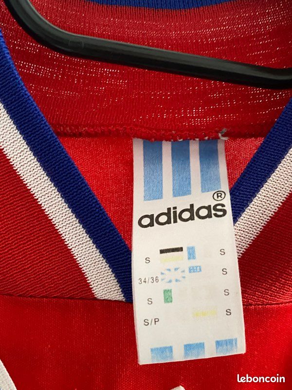 Maillot vintage du FC Bayern Munich floqué numéro 9 (image 9)