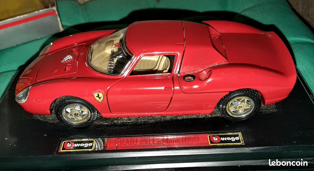 Ferrari 250 LM rouge 1/18 Burago + Boite - Collection