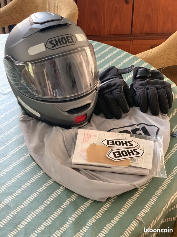 casque neotec 2 shoei anthracite LARGE HELMET Aerodynamic Shell Design Aerodynamic properties are maximized through extensive wind tunnel testing Dual Casque SHOEI Neotec 3 Anthracite