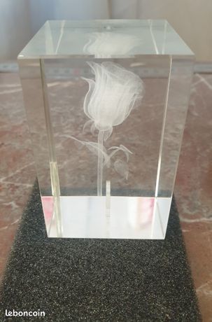 Murano. Presse-papier en verre à décor d'une fleur, XXe