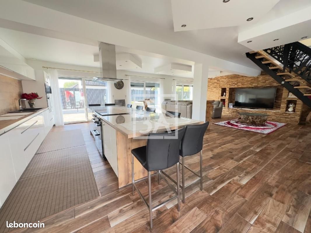 Maison 6 pièces 131 m² · à Guînes · 131 m² · 334 400 €