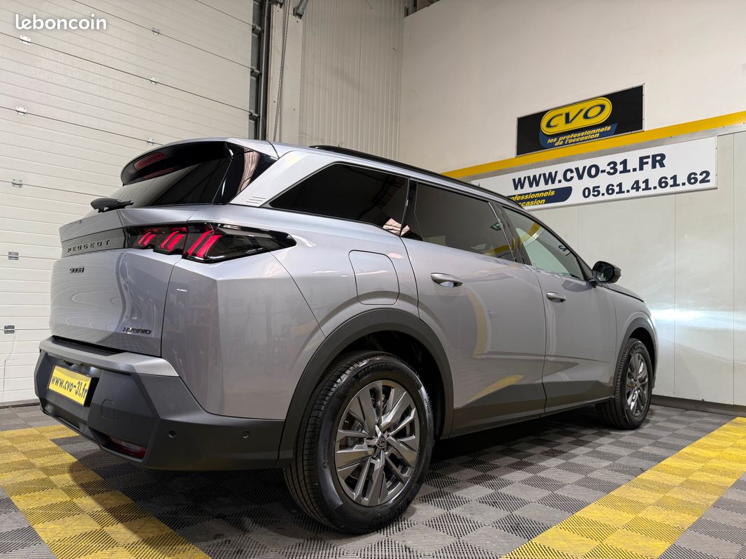 Nouveau 5008 Hybrid 145cv Allure EDC-6 Gris Artense 1er Main Options 7 Places + Régulateur adaptatif + 4 Camera vu 360° + Angles morts + J-Alu 19" (image 2)