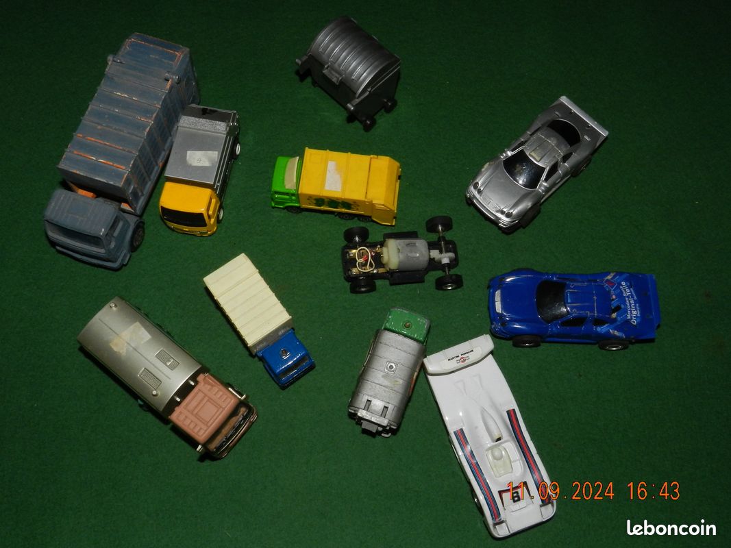 Lot de voitures de circuit et de camions (image 1)