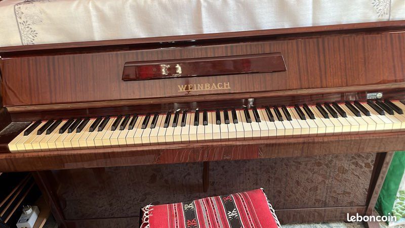 Piano (image 2)