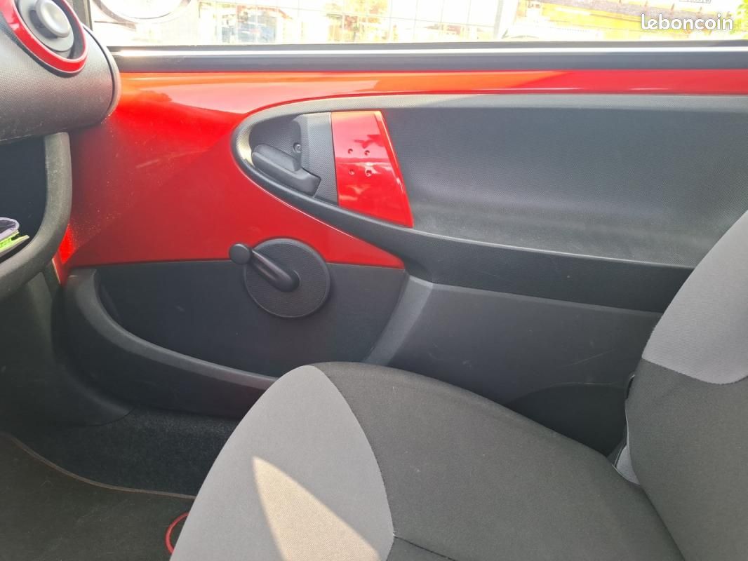 Peugeot 107 1.0 70 ch Serie-64 /Entretien complet (image 22)