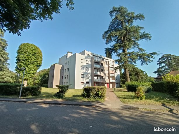 T5 de 92 m² dans Résidence arborée et fermée à Rives