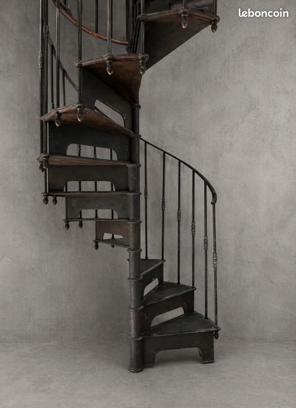 Escalier fonte colimaçon ancien (image 1)