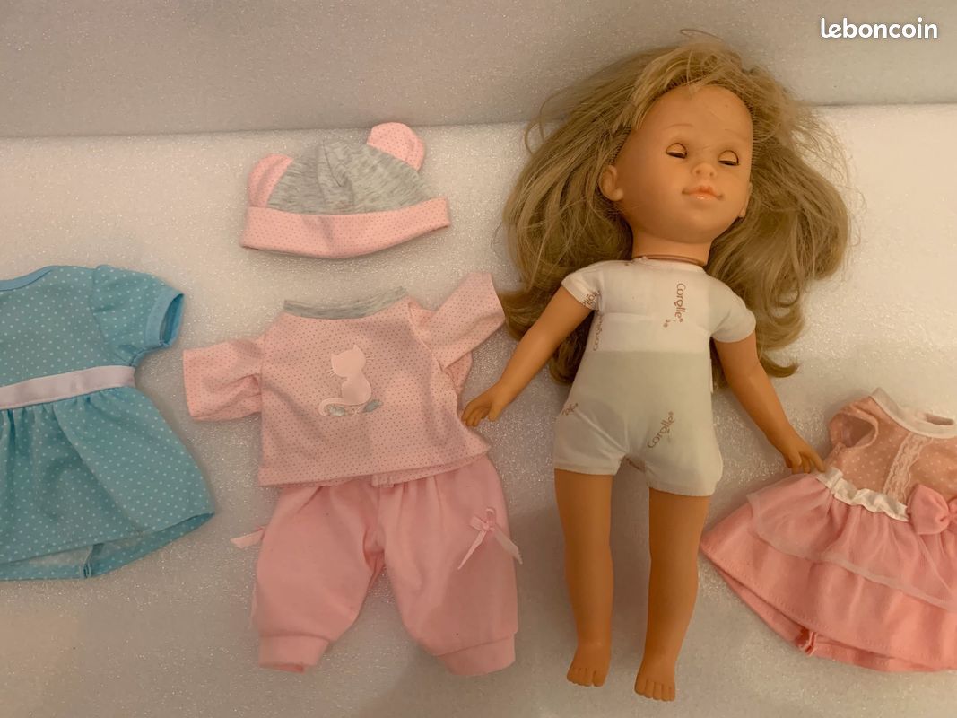 Poupée Corolle 36 Cm Blonde En Tenue De Fêtes De Noël - Très Bon état