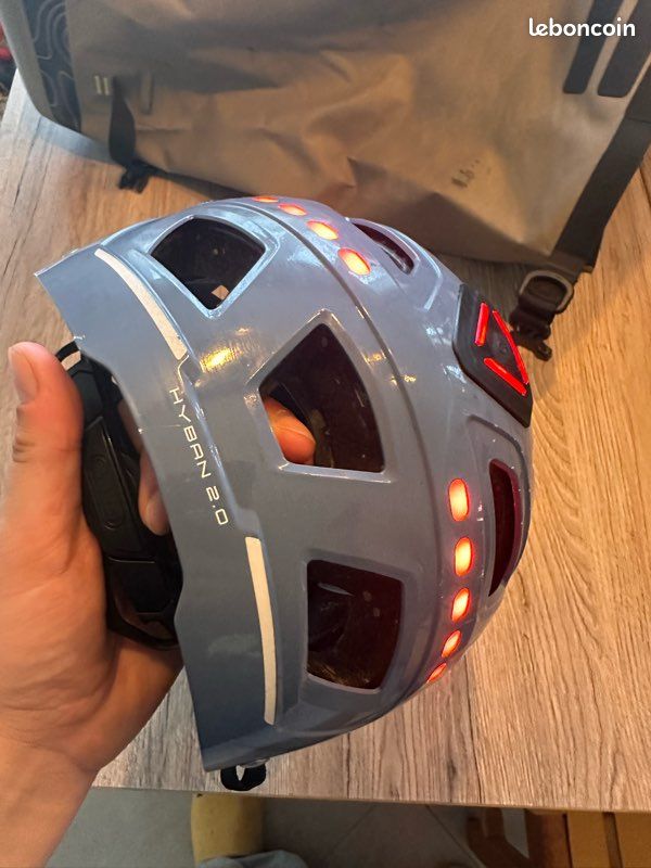 Casque vélo ABUS Hyban 2.0 LED – Bleu (image 6)