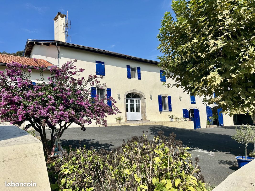 Maison 8 pièces 240 m² · à Bergouey-Viellenave · 240 m² · 350 000 €