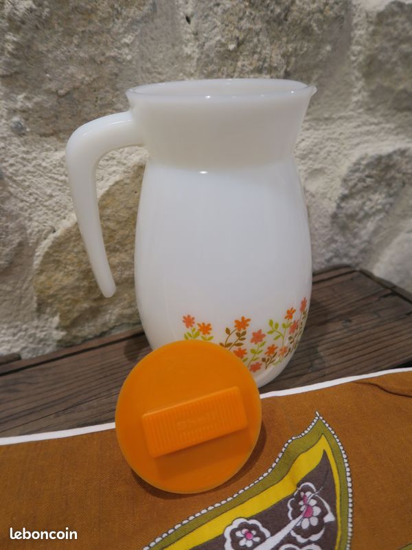 Petit Pichet en arcopal petites fleurs orange marron vert