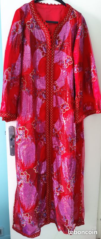 Magnifique caftan rouge avec ceinture Neuf (image 1)