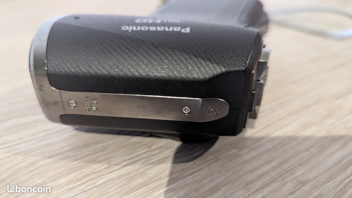 Panasonic HX-WA10EF-K Caméscope numérique vertical 16 Mpix Full HD Zoom