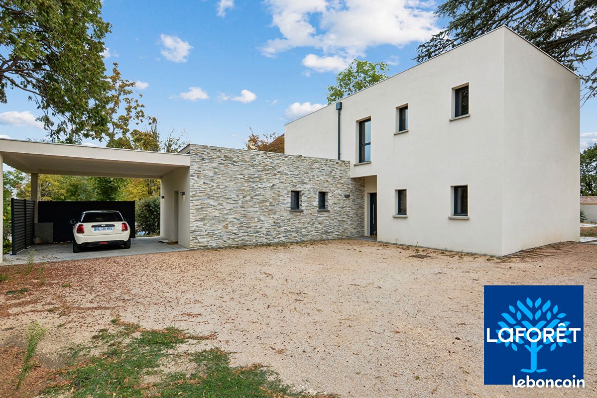 Maison 6 pièces 180 m² · à Saint-Didier-au-Mont-d'Or · 180 m² · 3 851 €/mois