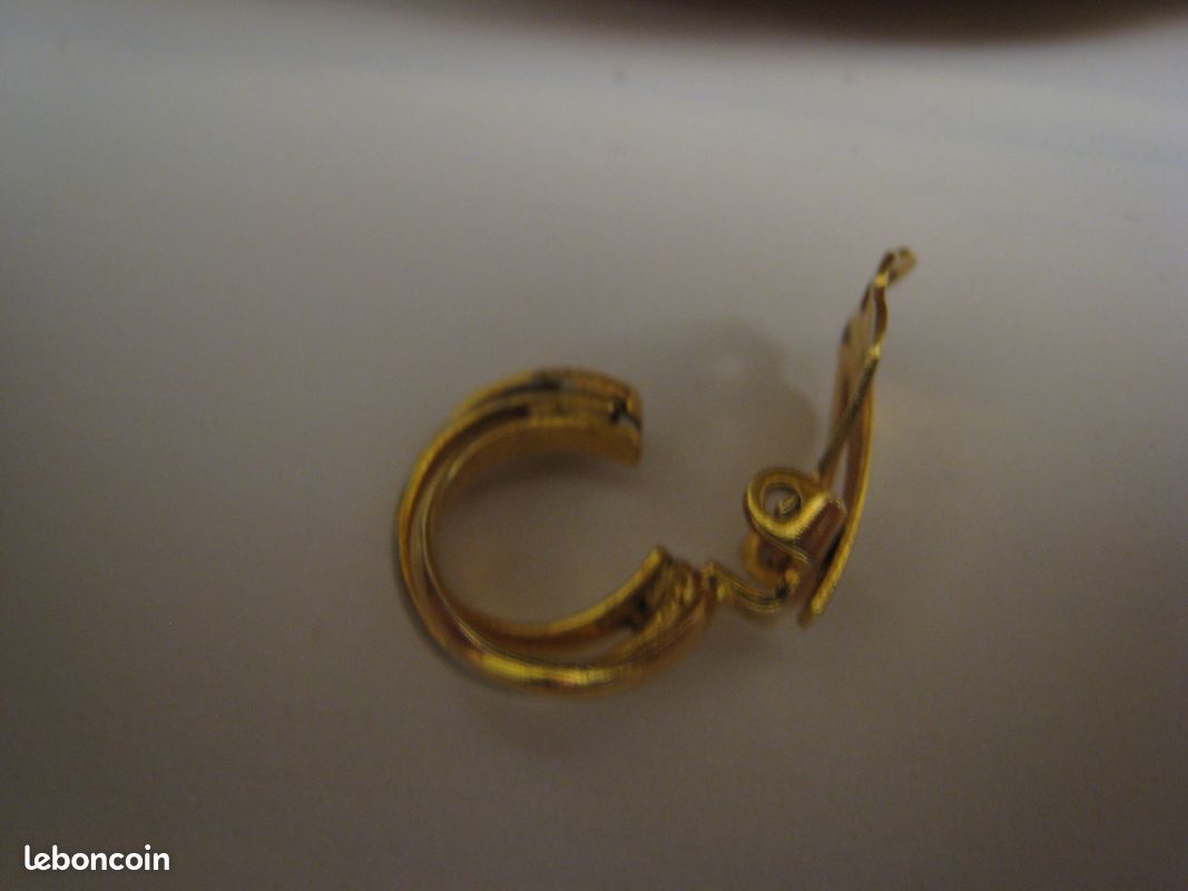 Boucle D'oreille Vintage Clip Orpheline - Marque "L'or Du Soir" - Fermoir Clip, Couleur Dorée - Occasion, Le Clip Tient Bien