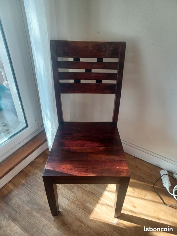 Chaise en bois massif (image 1)