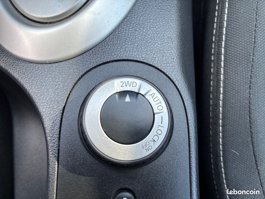 Nissan Qashqai 2.0 dCi 150ch Connect Edition 4X4 All-Mode BVA (image 8)