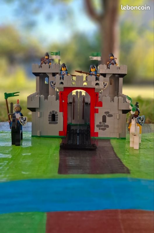 LEGO Black Knight's Castle 6073 (image 2)