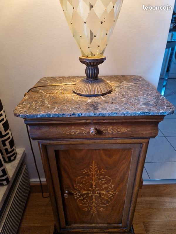 Table de chevet en marqueterie de style Charles X, XXe siècle (image 4)